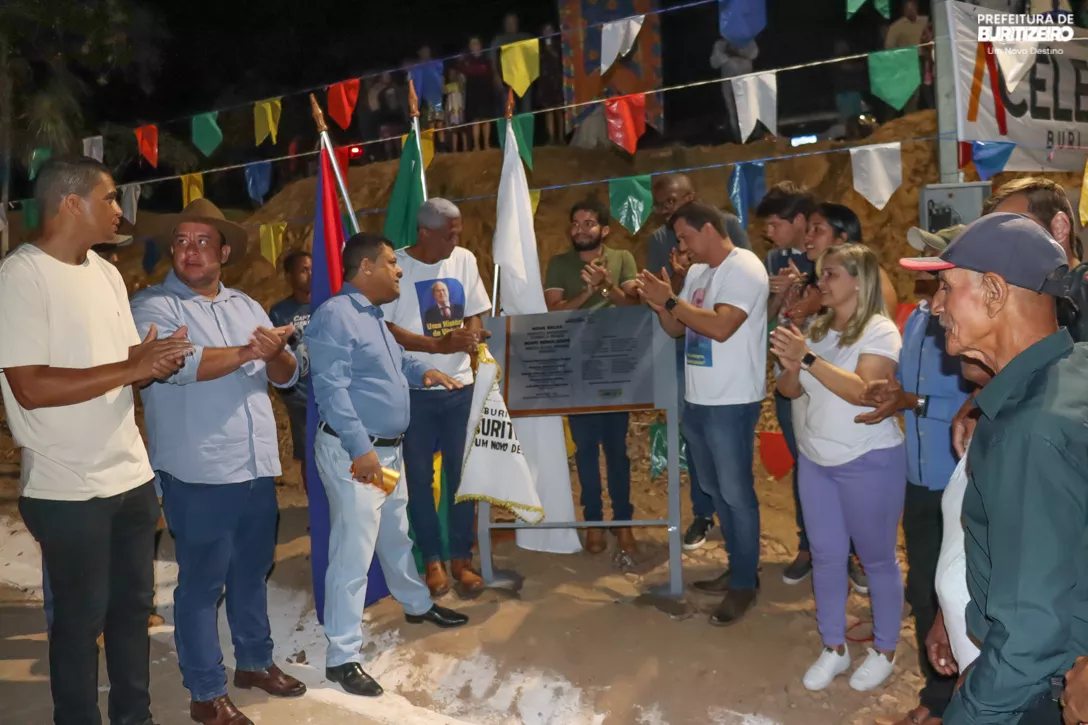 Após 50 anos, Prefeitura de Buritizeiro entrega nova balsa e novo rebocador para o Distrito de Cachoeira do Manteiga