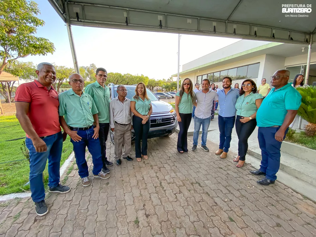 Prefeitura de Buritizeiro entregou carro 0km ao Conselho Tutelar